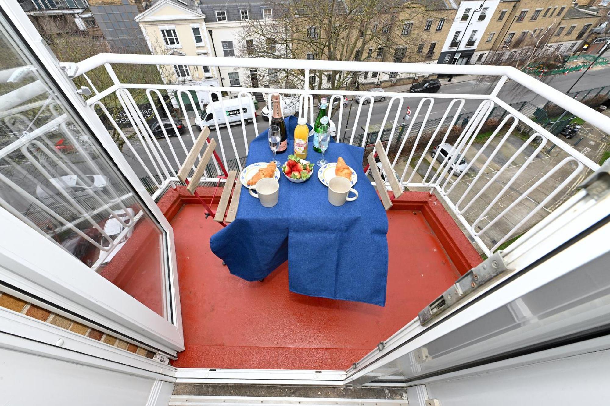 Superb 4 Bedroom Flat In The Heart Of Camden Town London Exterior photo