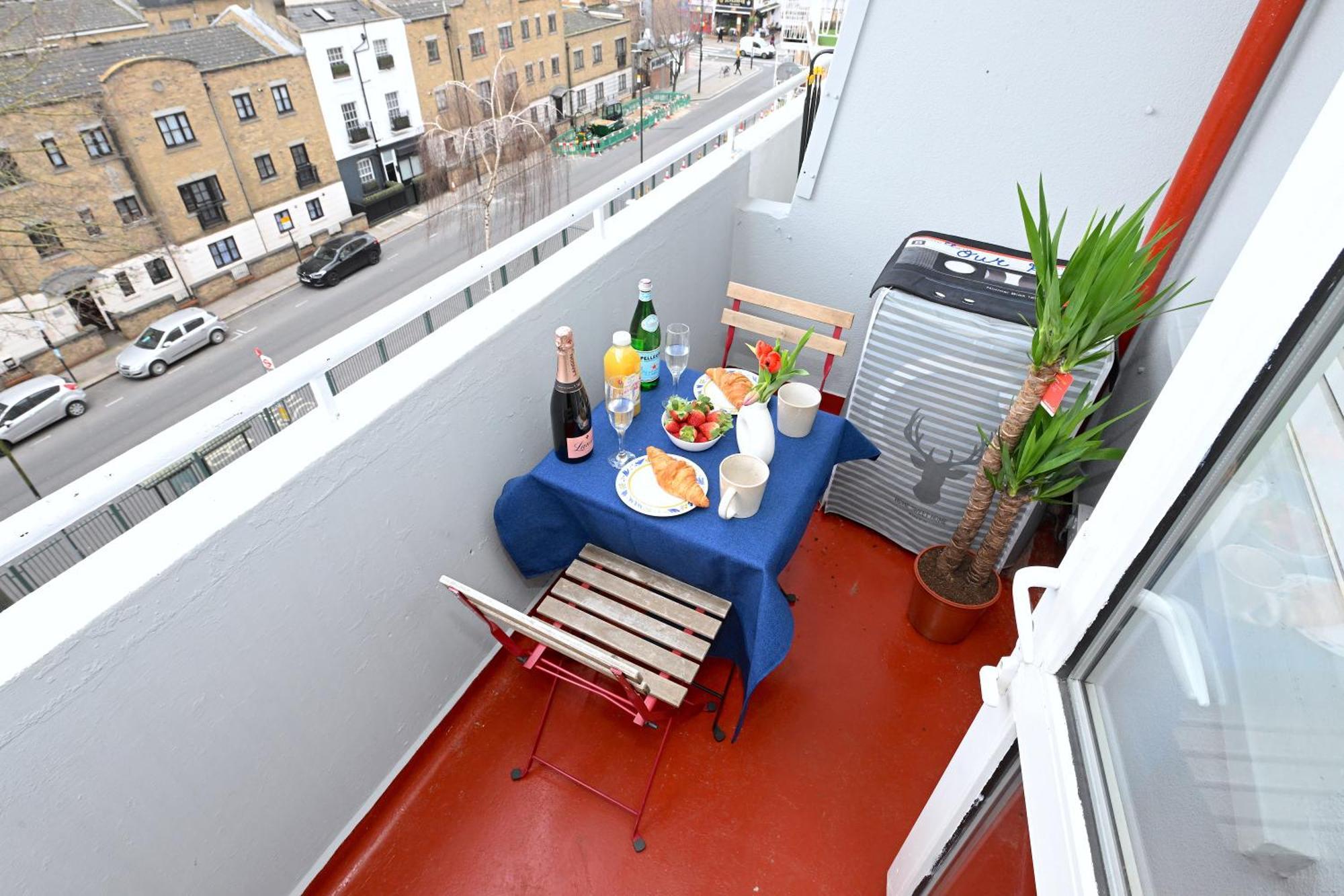 Superb 4 Bedroom Flat In The Heart Of Camden Town London Exterior photo